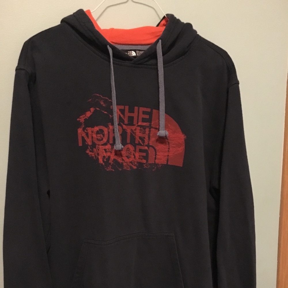 Men’s North Face hooded sweatshirt